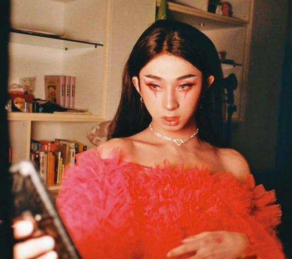 庾澄庆伊能静儿子晒近照周围全是女生，曾因穿