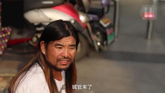 面筋哥：从喂猪到流浪歌手，从表情包到国民岳父