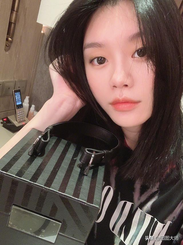 嫁入豪门生子后一年宣布复工，奚梦瑶追随何猷君脚步努力做事业
