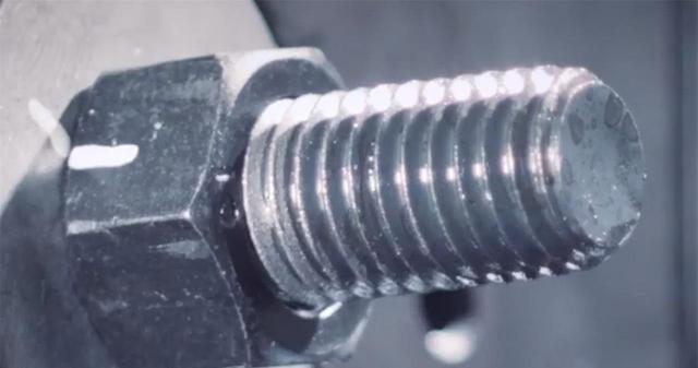 中国是高铁大国，但这“永不松动”螺母，只能