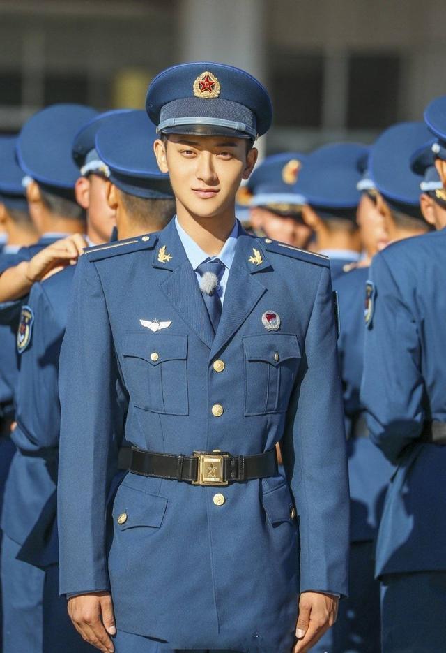 黄子韬飙脏话怒怼特朗普引争议，看完这一则消