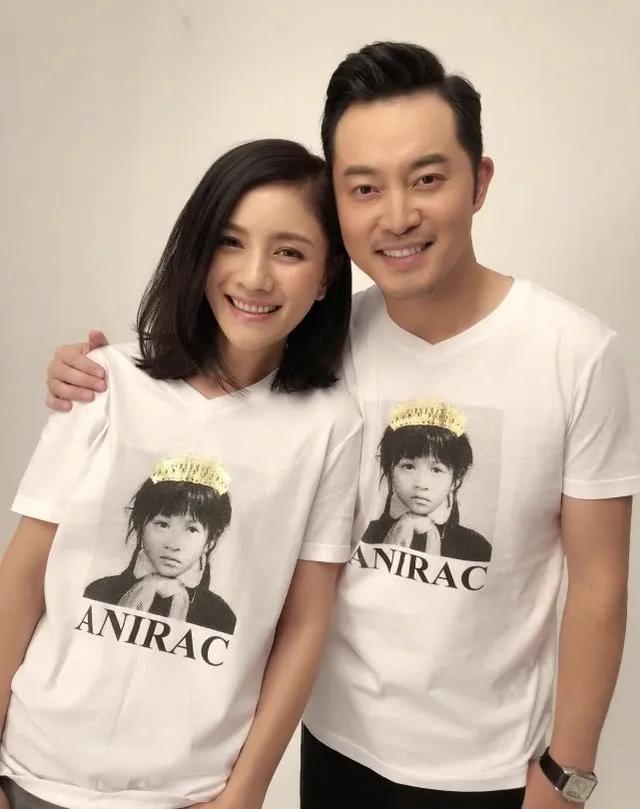 被沙溢“拉黑”冷处理，胡可表情无奈，二人疑似陷入感情危机？