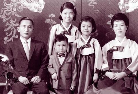 朴槿惠迎来最终审判，没能赶在姐姐咽气前见最后一面