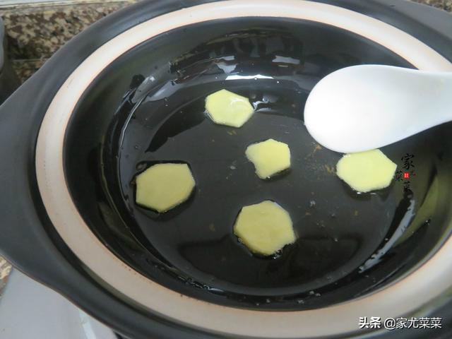 广东人教您鱼肉最好吃的做法，无需加水，鱼肉鲜美嫩滑，太香了