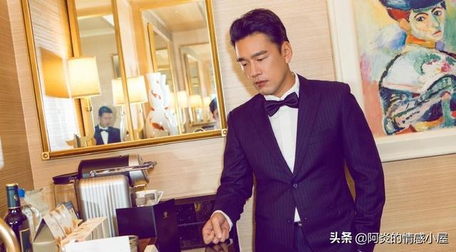 最长情的男演员王耀庆和妻子结婚19年0绯闻，如今45岁圈粉无数