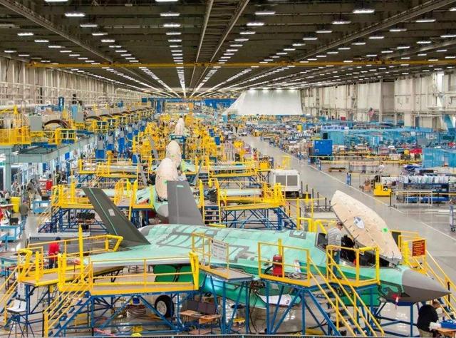 美军被迫吞下自己苦果，大批F35交货推迟，歼2