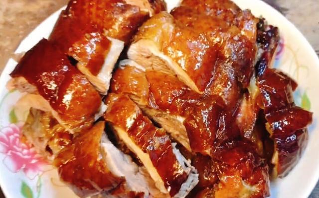家庭版脆皮烤鸭，教你在家做，有一口锅就可以，皮脆肉嫩，真香