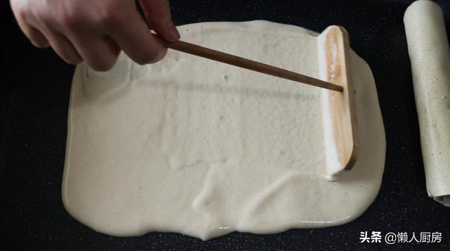 不用烤箱，不用电饭锅，这是用平底锅就能做的蛋糕卷，一次性成功