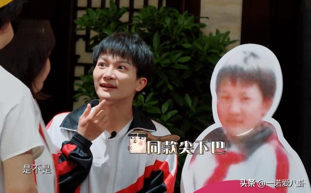 鞠婧祎晒童年照引争议，不放正脸还加滤镜，杨迪一句话回怼太真实