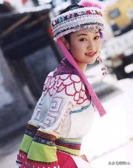 看了马伊琍18岁照片，再看姚迪18岁照片，才懂文章眼光有多好