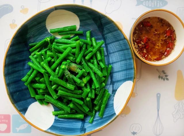 夏日里没胃口怎么办，开胃凉拌豇豆来一份，清凉低脂让你清爽一夏