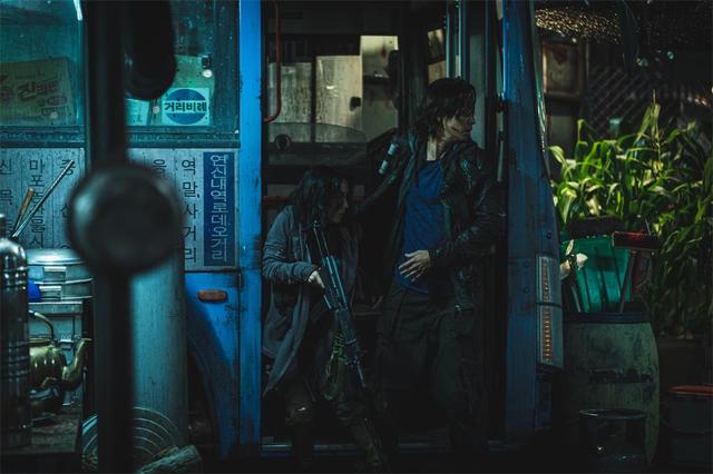 豆瓣5.7分,4年等来狗尾续貂,《釜山行2》难逃“续集烂尾”定律