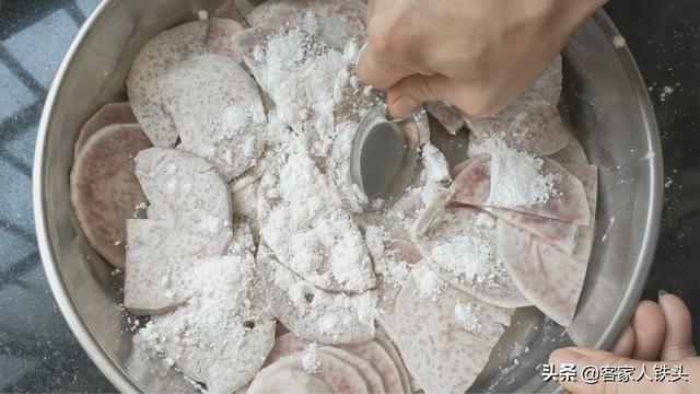 摆酒席设宴，客家人必备的一道酿香芋，酥香下酒，一层更比一层香