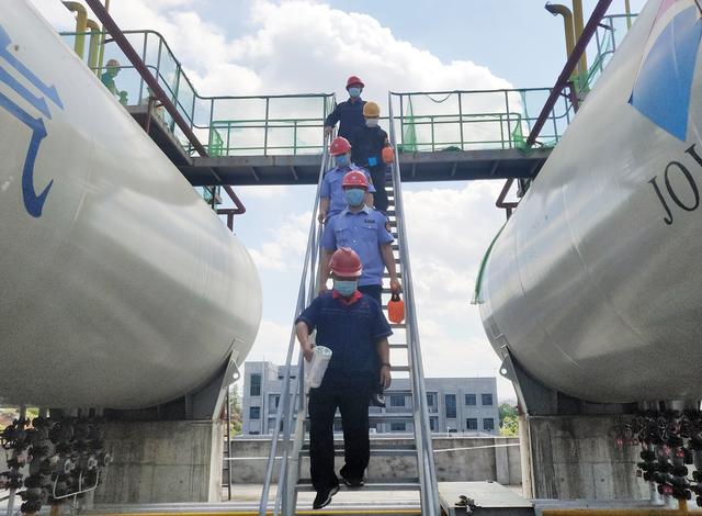 赣州：定期检验液化气储存罐 筑牢安全防线