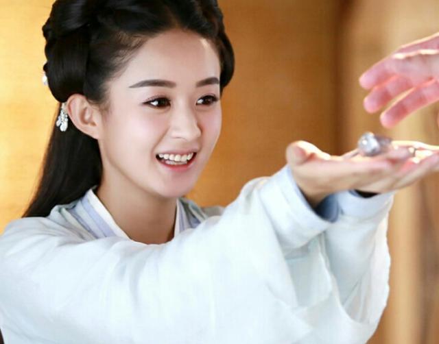 她中专毕业，演技比科班强，宣布结婚时微博瘫痪，婚礼未办生子