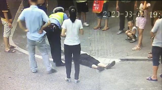 重庆|渝中民警不惧“烤”验 战高温斗酷暑为群众送去“清凉”