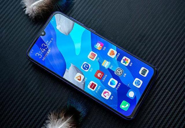 易烊千玺也没想到，这款自己代言的256G手机，不