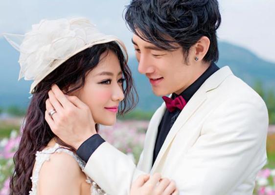 王丽坤美不过她，24岁被成龙捧红后，如今女儿已