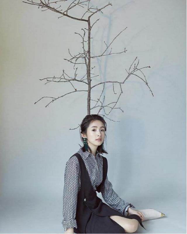 不扮嫩的林依晨才是真的美，穿身“御姐裙”太闪耀，真有魅力