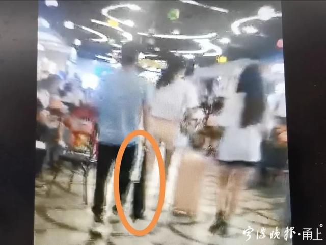 警惕！看到这种黑色手袋请远离！已有宁波女性