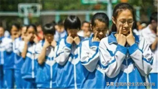 为什么“贵族学校”女生校服是裙子，普通学校是裤子？原因很现实