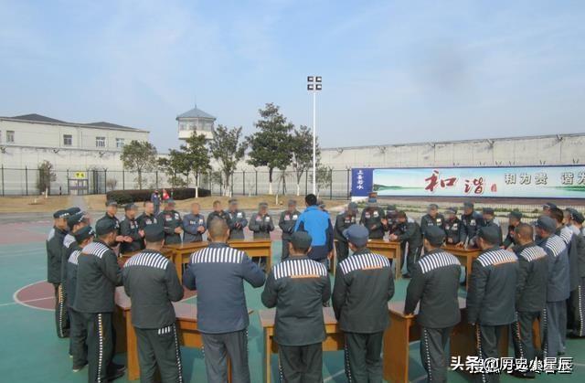 为什么在监狱的犯人还要家里寄钱进去，一个月