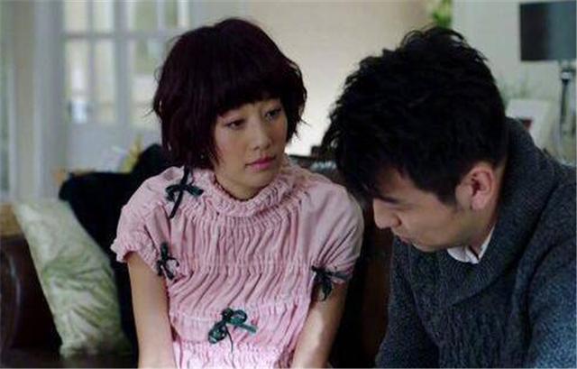 文章现身机场，眼神呆滞像油腻大叔，反观马伊