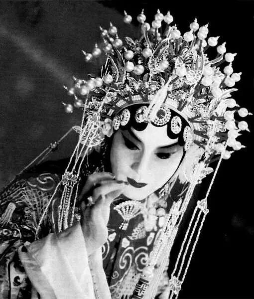 《霸王别姬》：蝶衣用一生扮演虞姬，终成转世