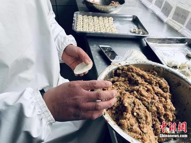 一天卖上万个手工水饺，四川小伙靠包饺子包出一套房