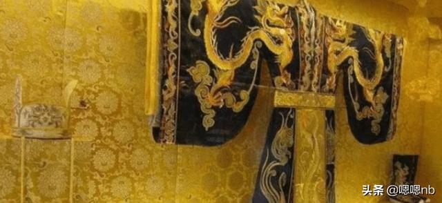 古代皇帝的龙袍禁止用水清洗，夏天臭了该怎么办？贫穷限制了想象