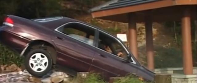 周钦南：自称白龙王“转世”，据说半个娱乐圈都是他徒弟