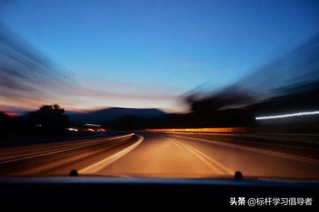 从父母双亡的“哑巴儿”，到千亿商国的掌门人