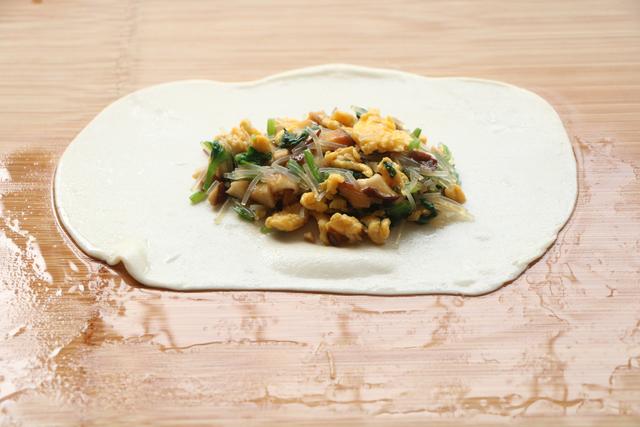 我家隔三差五就做的煎饼，好吃管饱，外表焦香酥脆，馅料丰富多彩