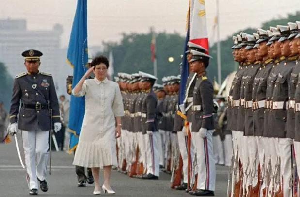 全球首位华裔女总统，以中国人身份为豪，上台