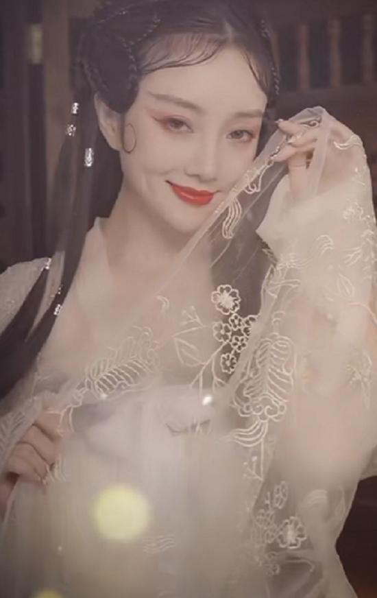 李小璐化身古装美女，但网友依旧不放过她：金莲，大郎可好？
