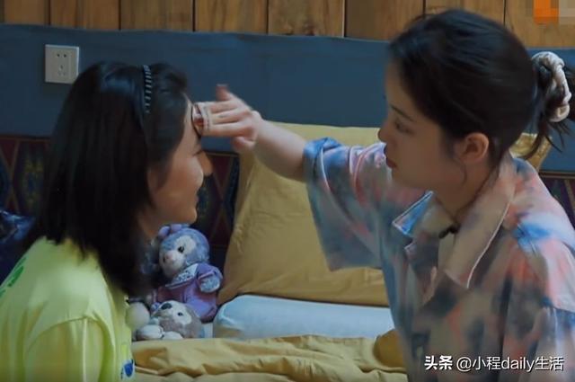 张子枫仗着19岁已成年就任性，挑战女团妆，一露