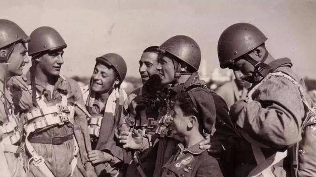 二战中那些记录下关键时刻的照片，墨索里尼总是那么抢镜