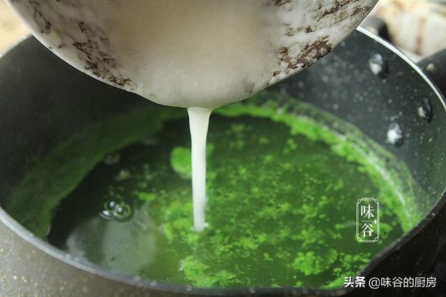 黄瓜皮别扔了，变废为宝做成美食，清凉爽滑又解暑，比凉皮还好吃