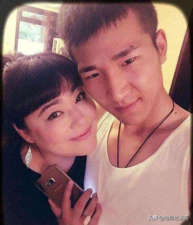 追砍前夫、家暴女儿？前夫爆料将李菁菁又一次