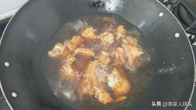 香菇炖猪脚：一个客家传统味道做法，软糯浓香，满满的胶原蛋白