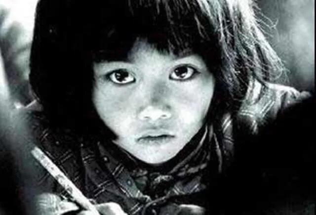希望工程当年救助的“大眼睛女孩”，如今踏入