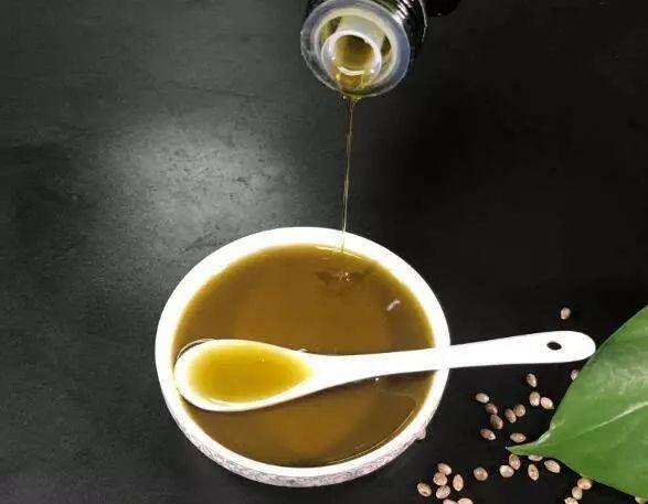 巴马地区的人常年食用这种油，百岁老人到处都是