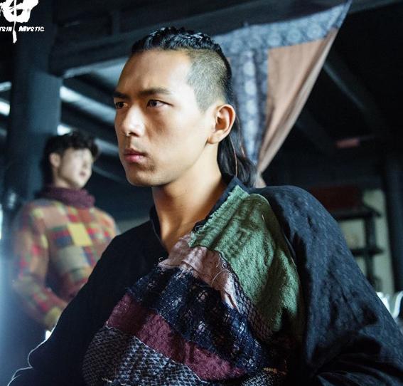 张艺兴拒演《陈情令》，金世佳辞演《河神》，为何都是他人红？