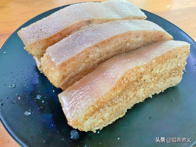 在家如何做广式脆皮烧肉？这3点是关键，皮脆肉嫩，香浓又美味