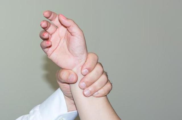 男子酒后暴力性侵女子致其重伤！还顺手拿走其