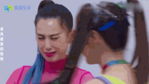 播一期节目就搞一次事情的黄圣依，亲手揭穿了