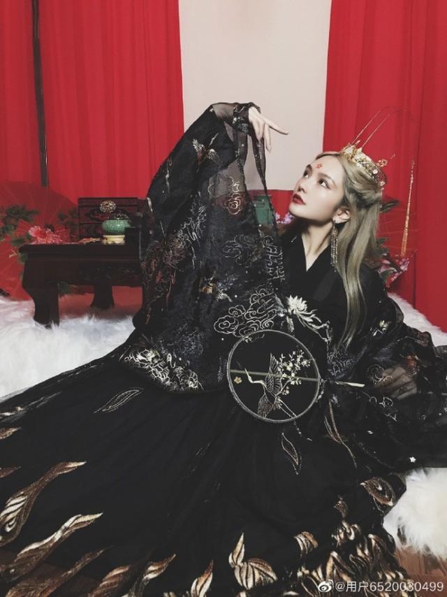 周扬青晒截图回应和三儿合影：主动找自己玩，闺蜜还吐槽不认识他