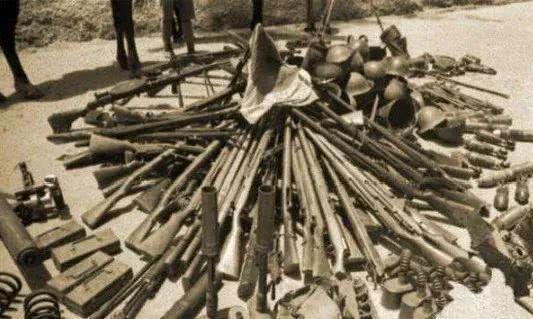 士兵子弹用完了，为何都不敢捡日军的武器老兵