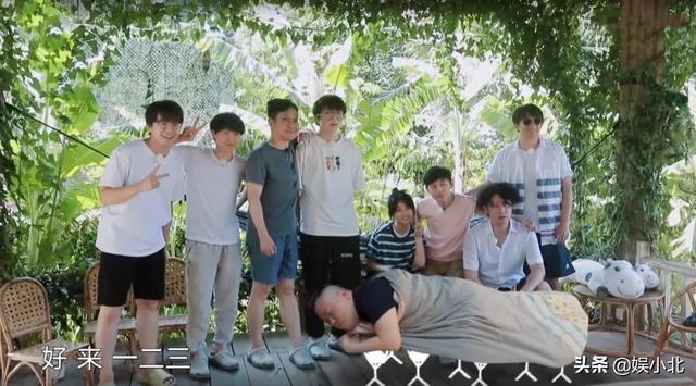 黑脸、划水、睡大觉，别人是“极限挑战”，岳云鹏是挑战综艺极限