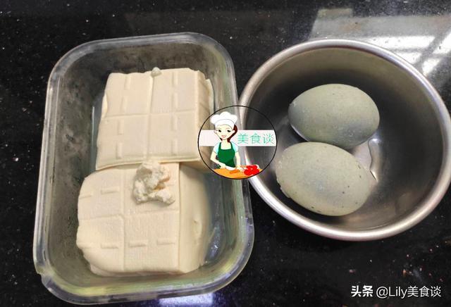 三伏天，豆腐跟它是绝配，拌一拌，鲜美到流口水，好吃停不下筷子